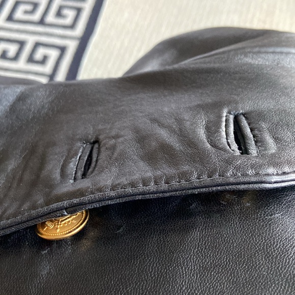 Leather vest with side buckles - Picture 6 of 8